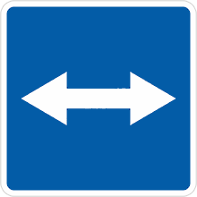 Дорожный знак «Выезд на дорогу с реверсивным движением»